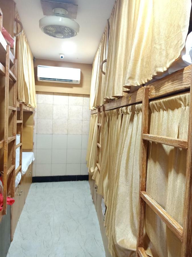 Mabrook Dormitory Мумбай Екстериор снимка