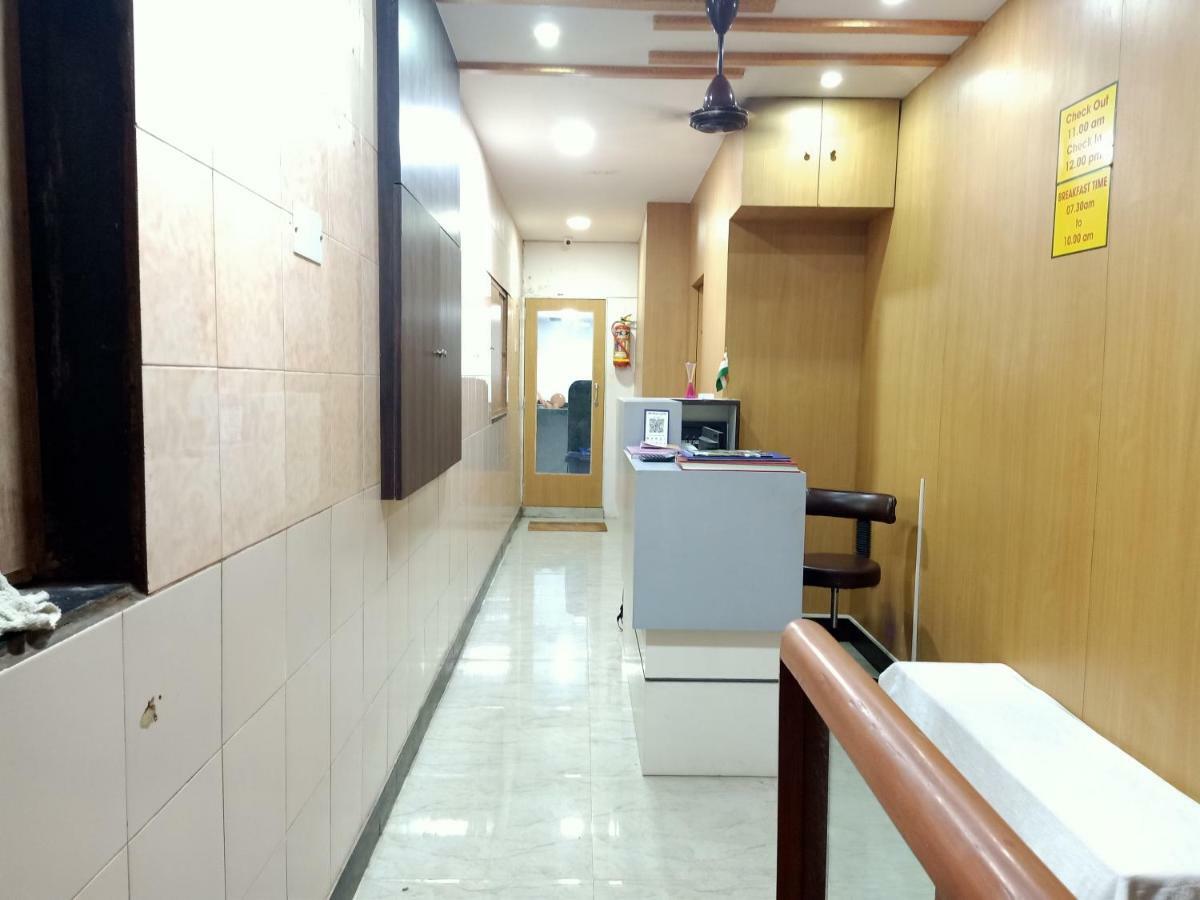 Mabrook Dormitory Мумбай Екстериор снимка
