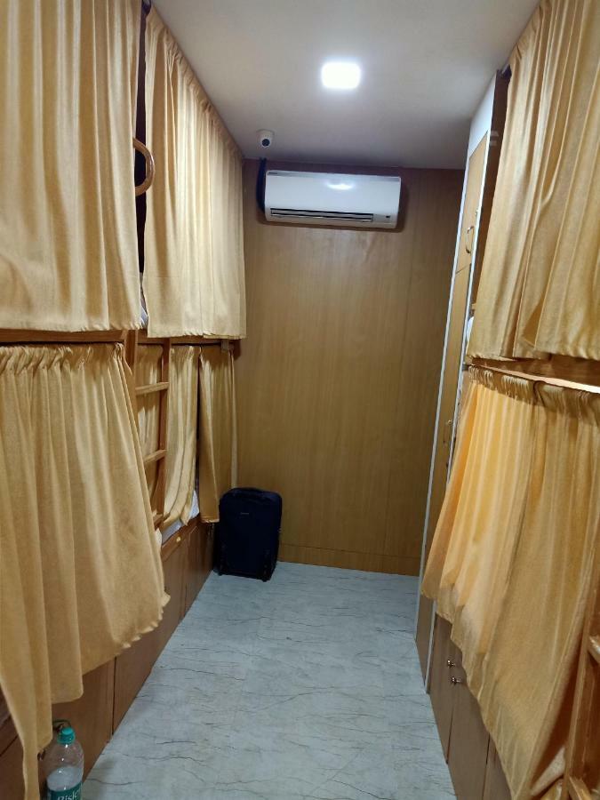 Mabrook Dormitory Мумбай Екстериор снимка