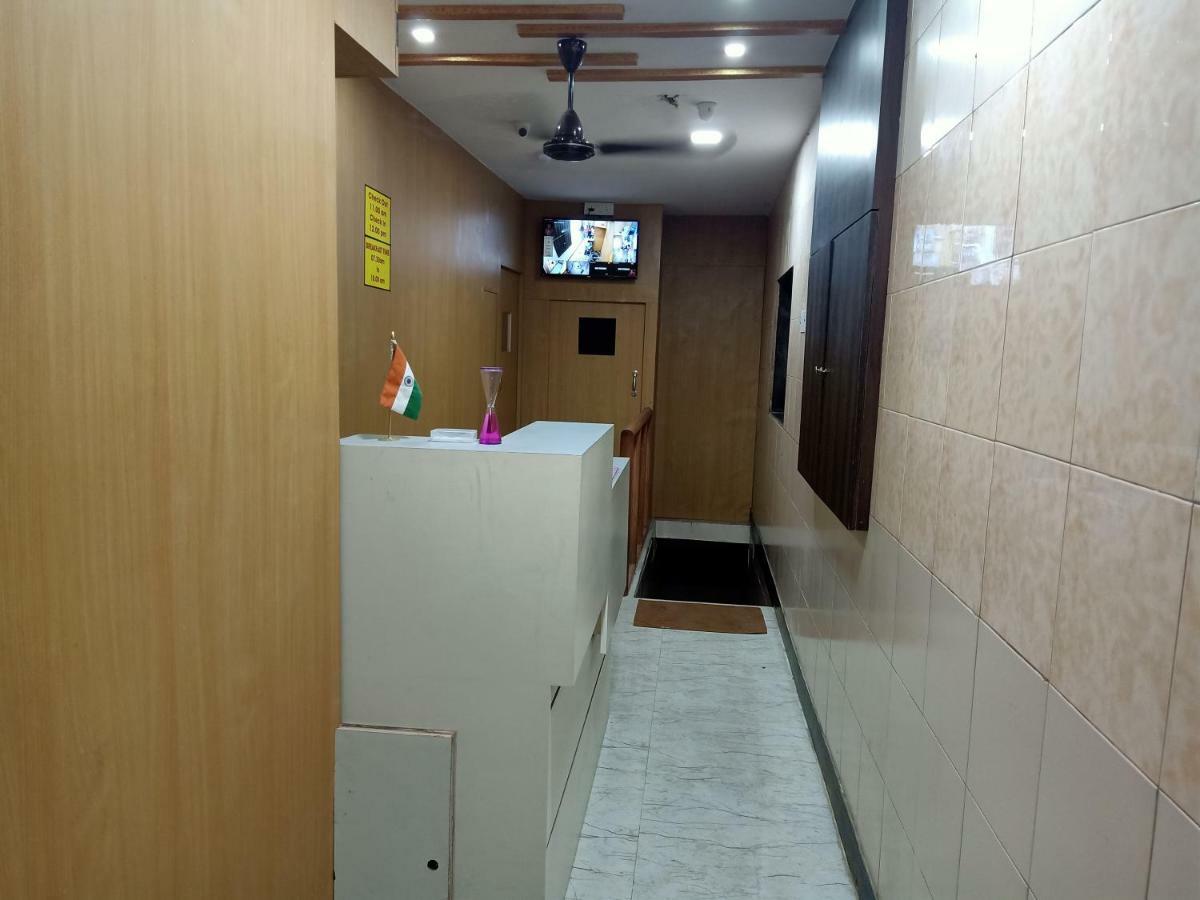 Mabrook Dormitory Мумбай Екстериор снимка