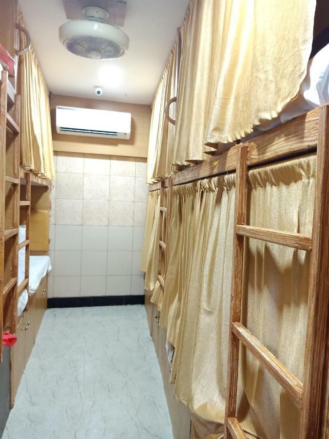 Mabrook Dormitory Мумбай Екстериор снимка