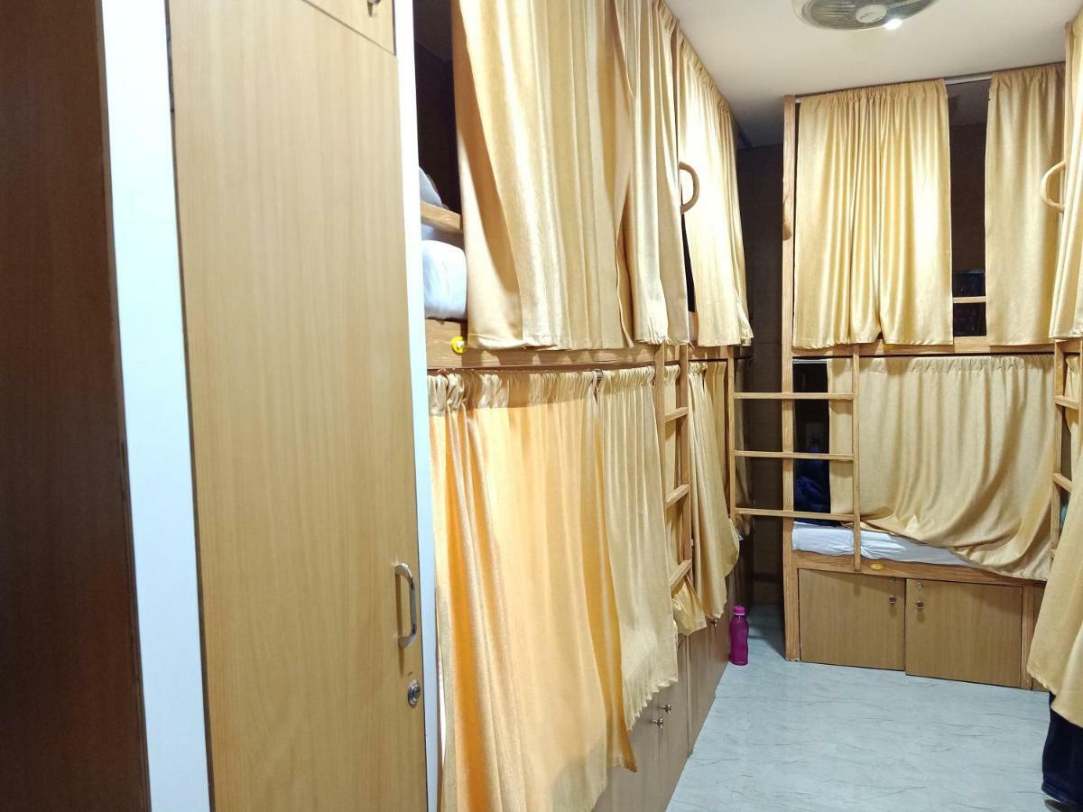 Mabrook Dormitory Мумбай Екстериор снимка