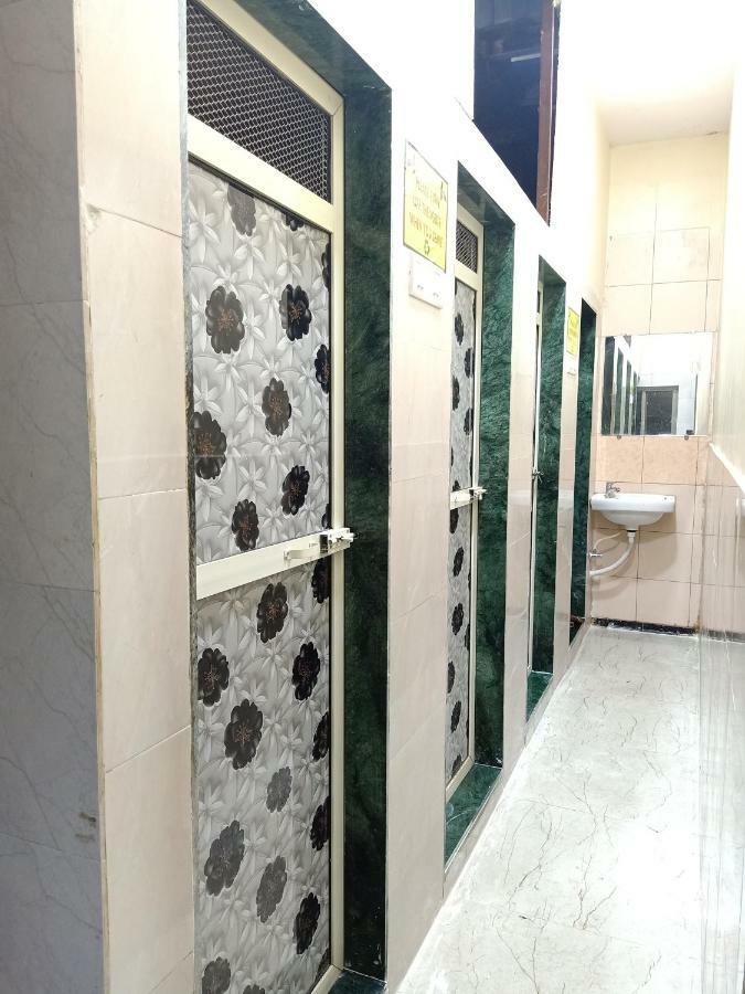 Mabrook Dormitory Мумбай Екстериор снимка
