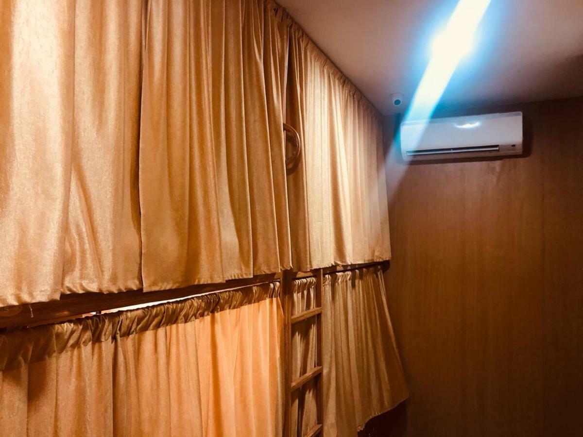 Mabrook Dormitory Мумбай Екстериор снимка